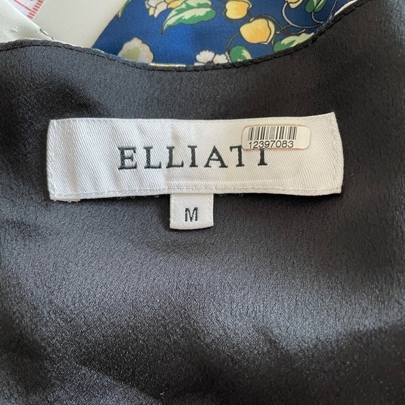 Elliatt Floral Lace Trim Crop Top - Blue and White - Picture 8 of 11